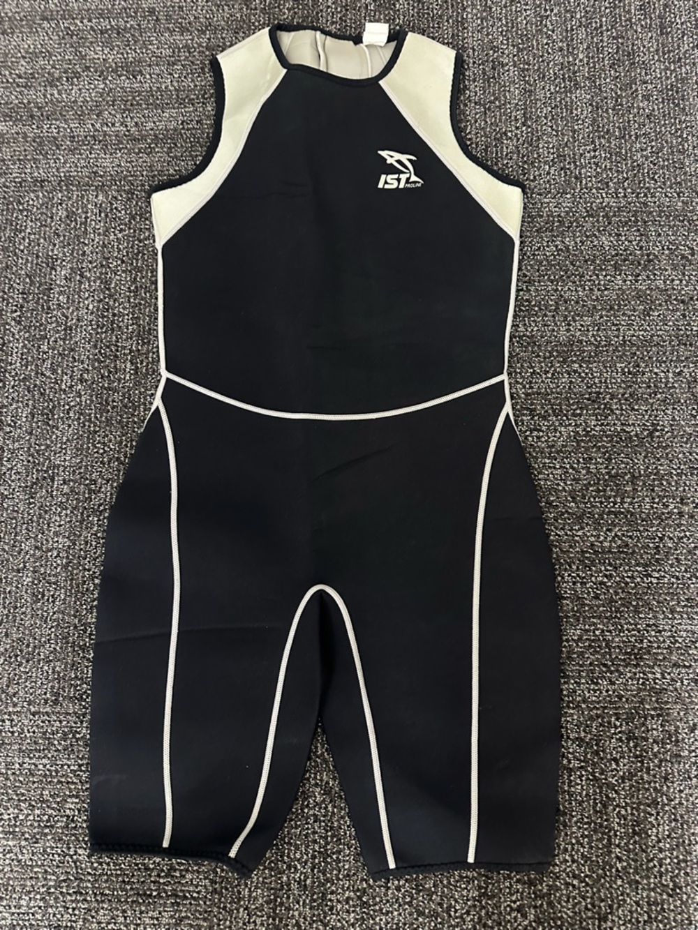 2mm IST Titanium Spring Suit WOMENS size ML Shorty Scuba Snorkeling Dive Wetsuit